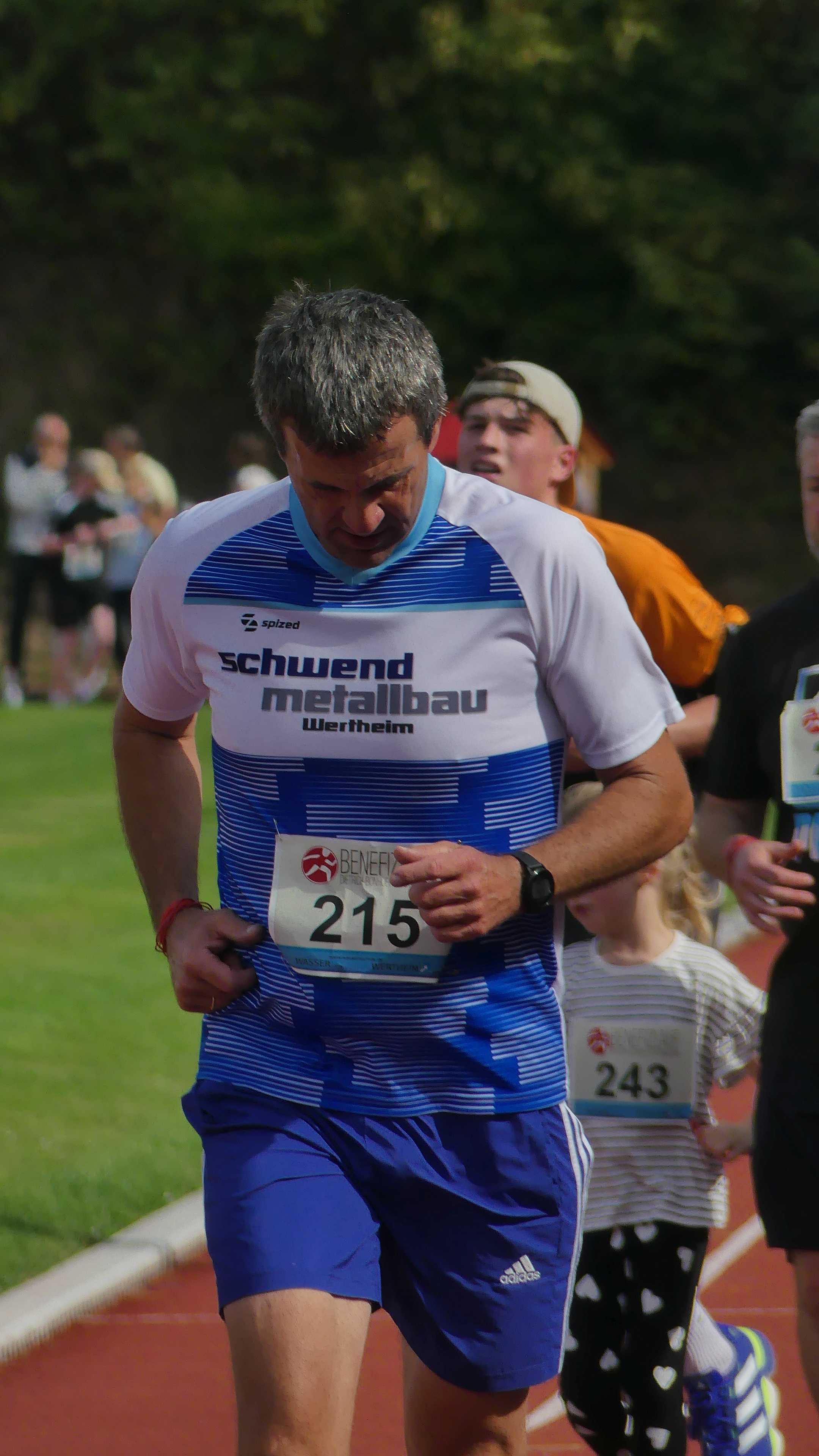 Bild vom 15. Benefizlauf im Jahr 2025. Dies ist das 297. Bild.